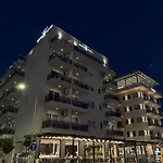 Отель Suite Hotel 4*